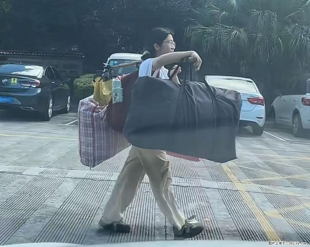 全网追的“扁担女孩”,找了一份暑假工,时薪12元 - 伊春生活资讯 - 伊春28生活网 yich.28life.com